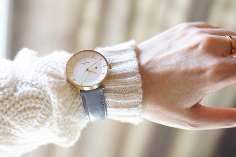 nordgreen　フィロソファ　ゴールド×グレーレザー　手元アップ